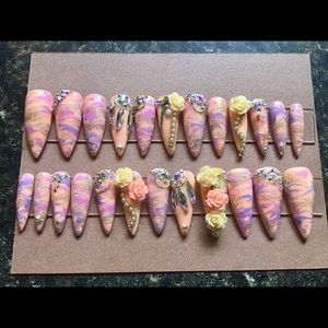 Swirls and pearls spring stiletto box